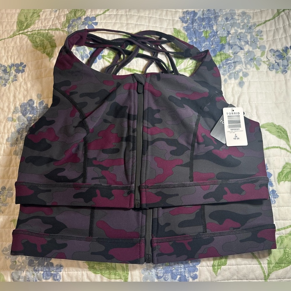 2 Happy Camper Torrid Low Impact Sports Bra 2x Purple Camo Strappy Back Wireless